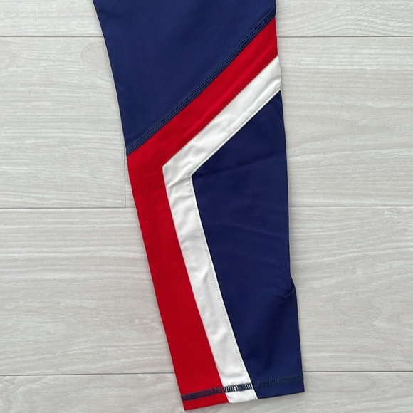 Perfect Moment Blue Compression Leggings - Picture 7 of 9